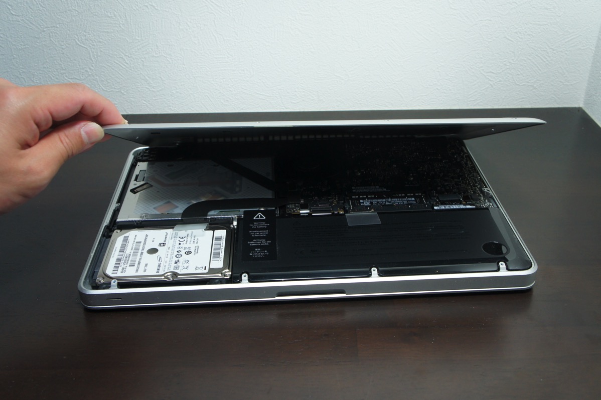 MacBook Pro(MD101J/A)カバーを外す